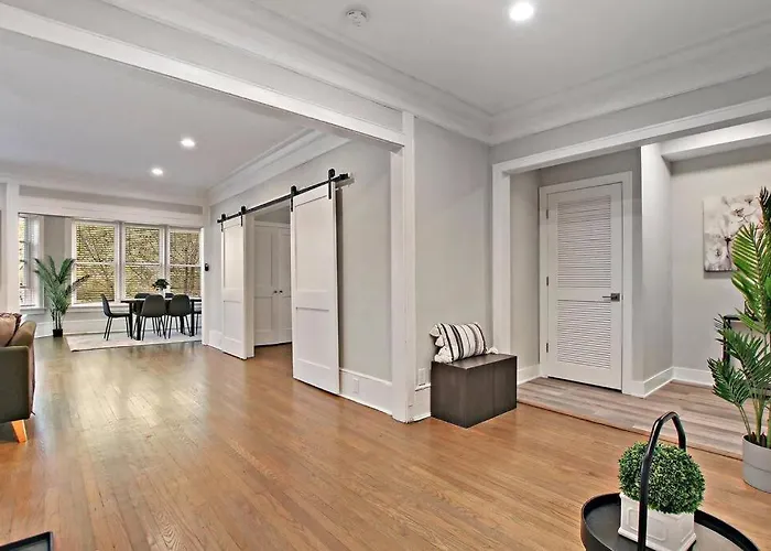Great Location! 15 Min From Dt -historic Hyde Park Apartment *