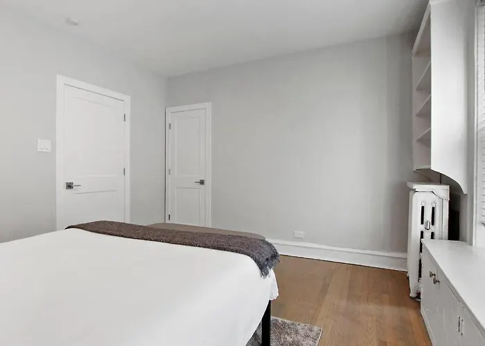 Great Location! 15 Min From Dt -historic Hyde Park *